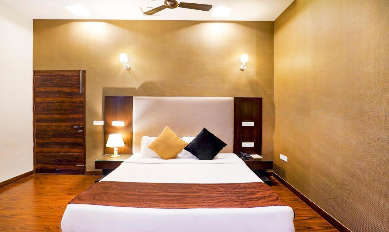 Redwood Resort Panchkula Exterior photo