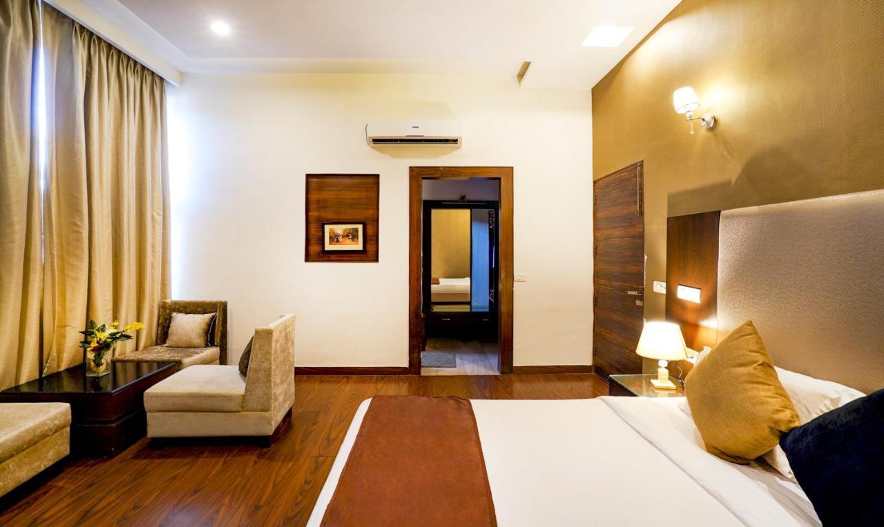 Redwood Resort Panchkula Exterior photo