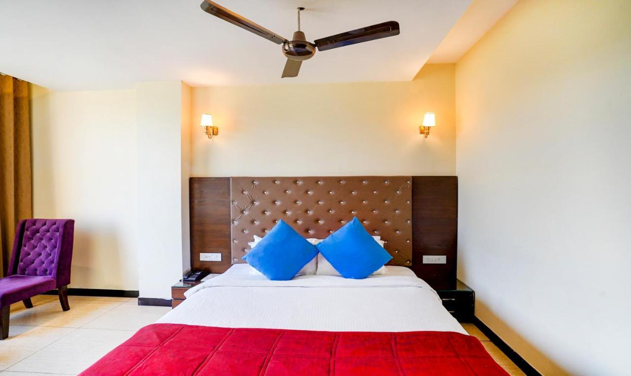 Redwood Resort Panchkula Exterior photo