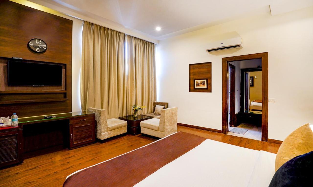 Redwood Resort Panchkula Exterior photo