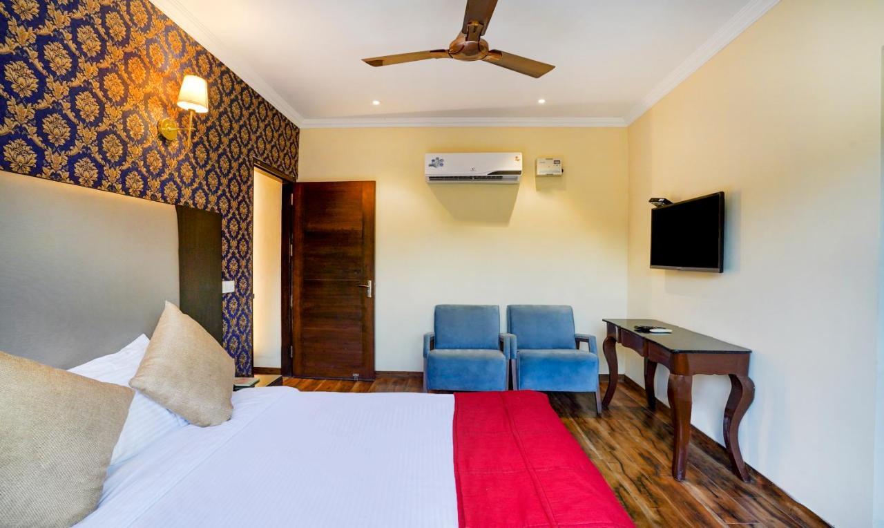 Redwood Resort Panchkula Exterior photo